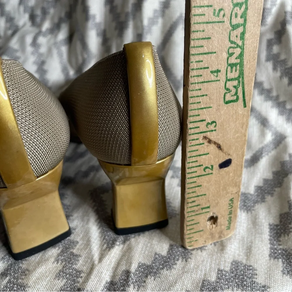 Stuart Weitzman Gold Textured Square Toe Block Heel Pumps Women's Size 8 B‎